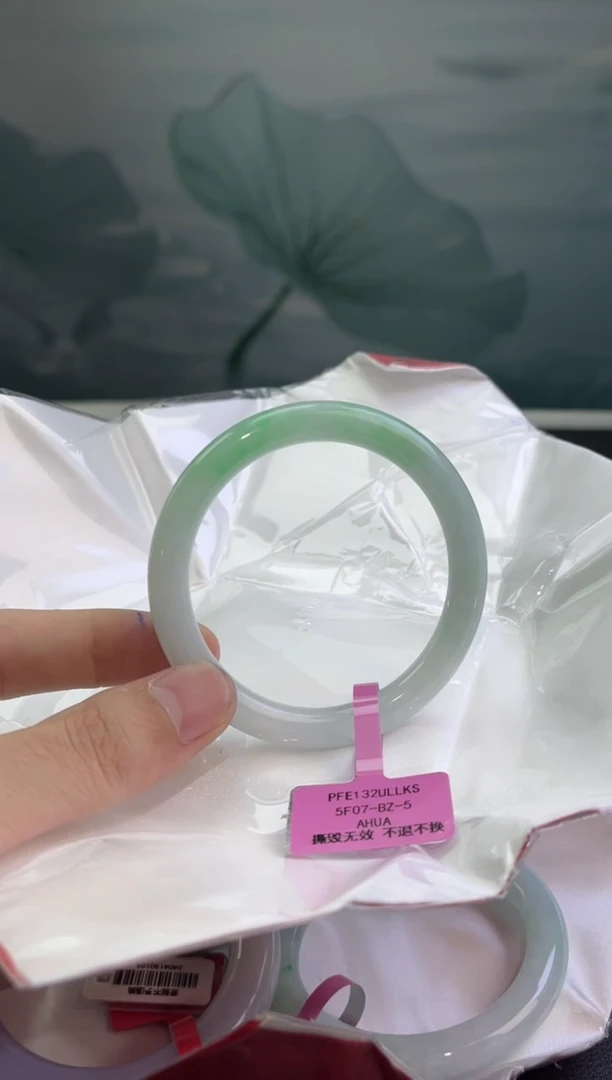翡翠手镯未镶嵌翡翠手镯