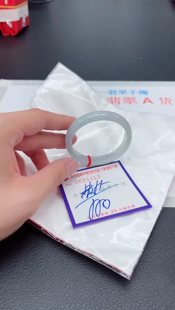 翡翠手镯未镶嵌1