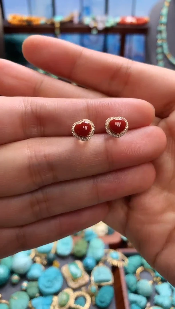 18K金镶嵌南红玛瑙耳饰南红爱心耳钉