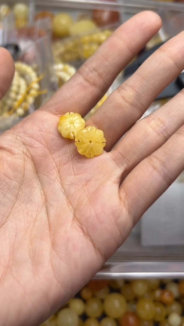 裸石蜜蜡未镶嵌天然蜜蜡微瑕珠子 假一赔万随机发