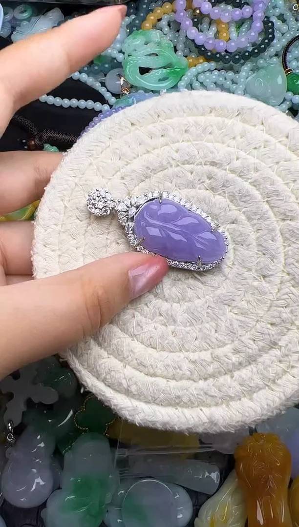 颈饰未镶嵌翡翠天然缅甸翡翠吊坠