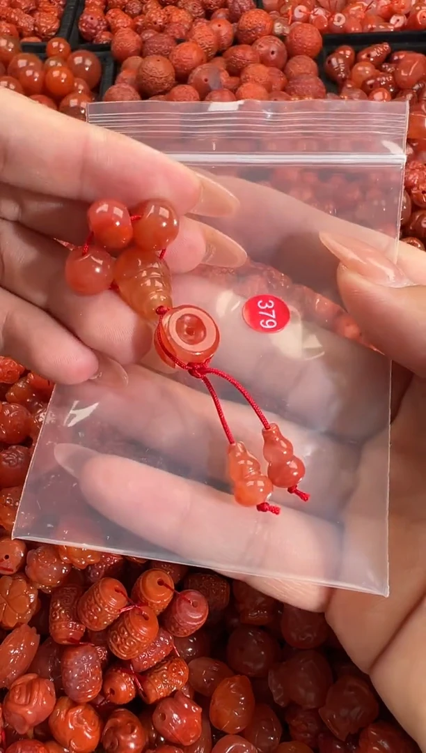 南红玛瑙未镶嵌颈饰1
