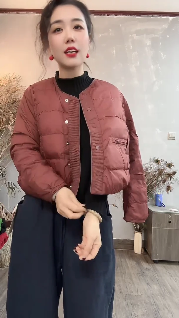 8851酒红色短款宽松外套