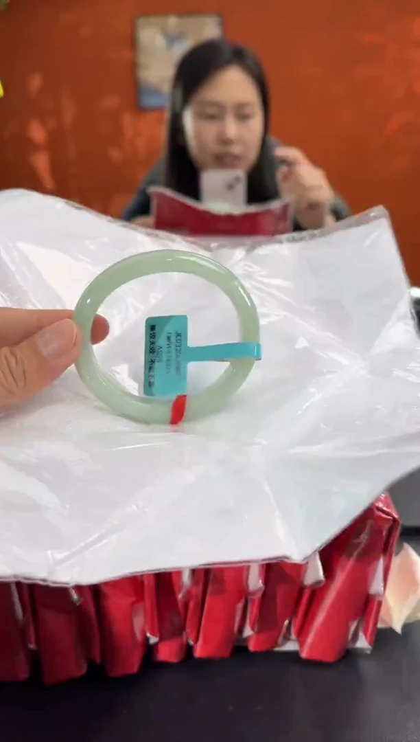 未镶嵌手镯（贵妃镯）翡翠A***皮2 52