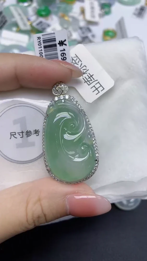 颈饰未镶嵌翡翠天然缅甸翡翠A货多样性发一件