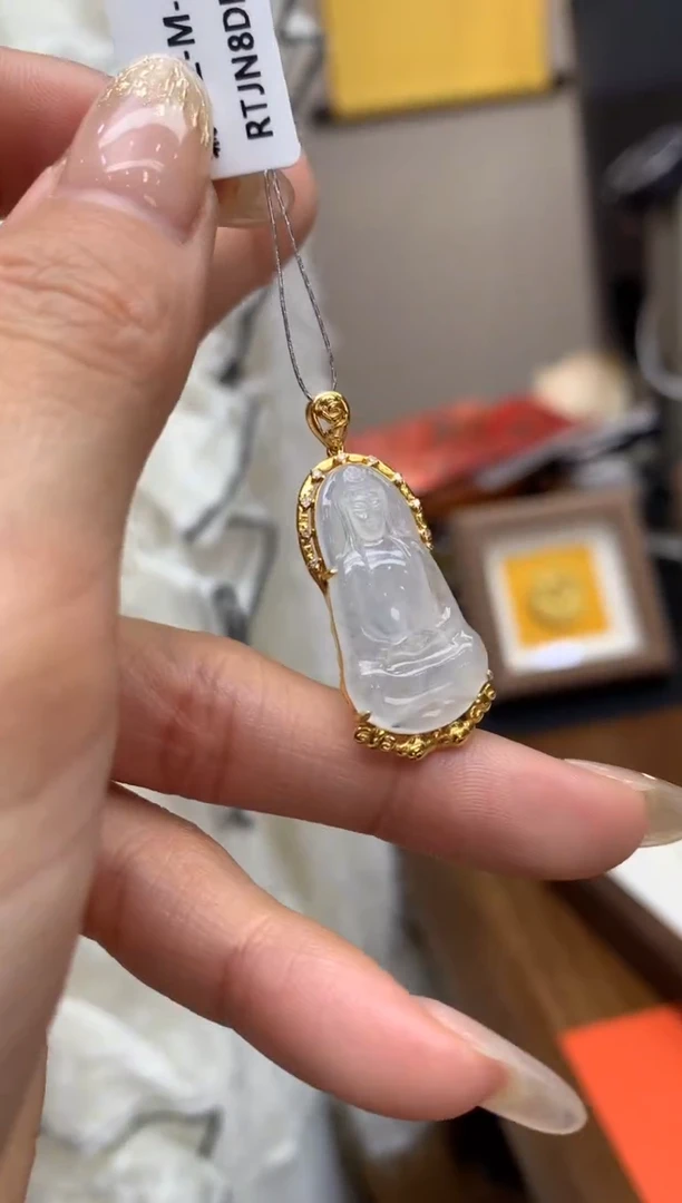 【闪购商品】翡翠颈饰18K金镶嵌观音