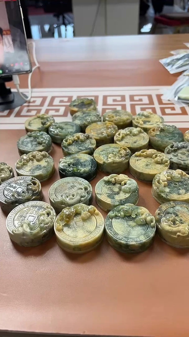 未镶嵌岫玉其它多样性发货一件