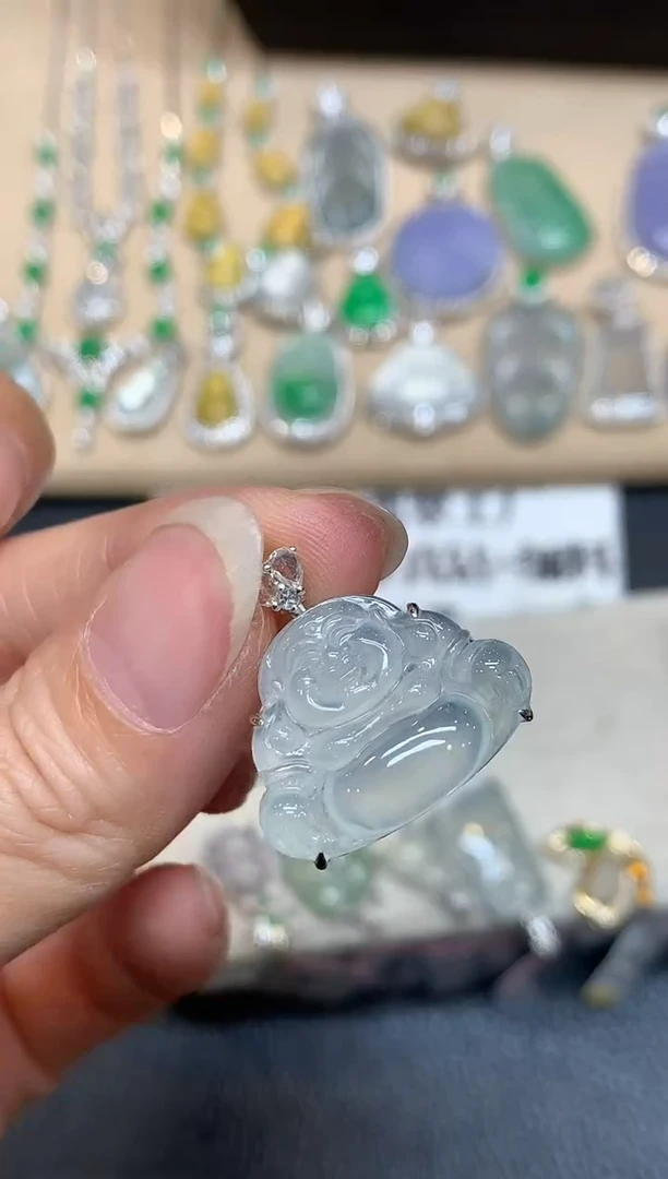 颈饰18K金镶嵌翡翠佛公【无服务费