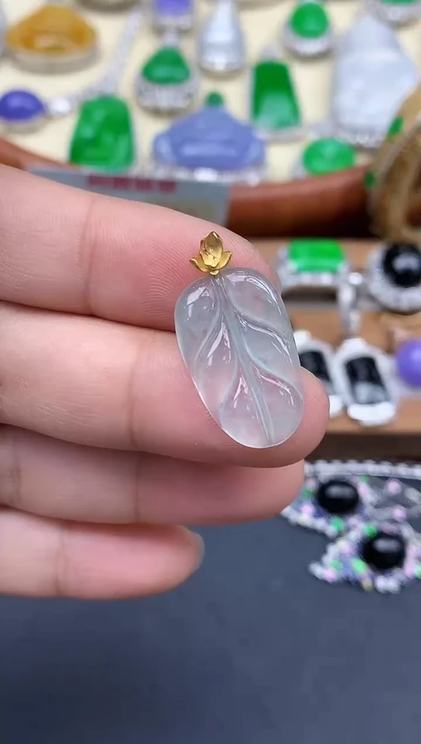 颈饰18K金镶嵌翡翠95-中国好珍宝