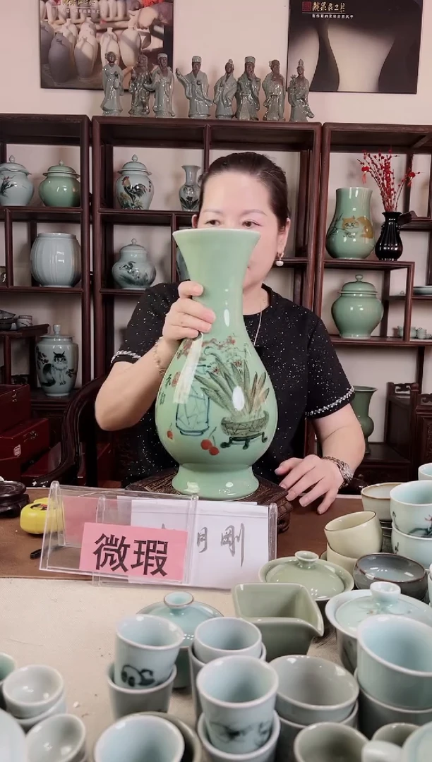 微瑕 釉中彩 花瓶
