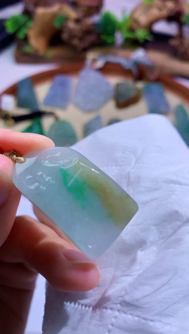 翡翠未镶嵌吊坠(不含链)