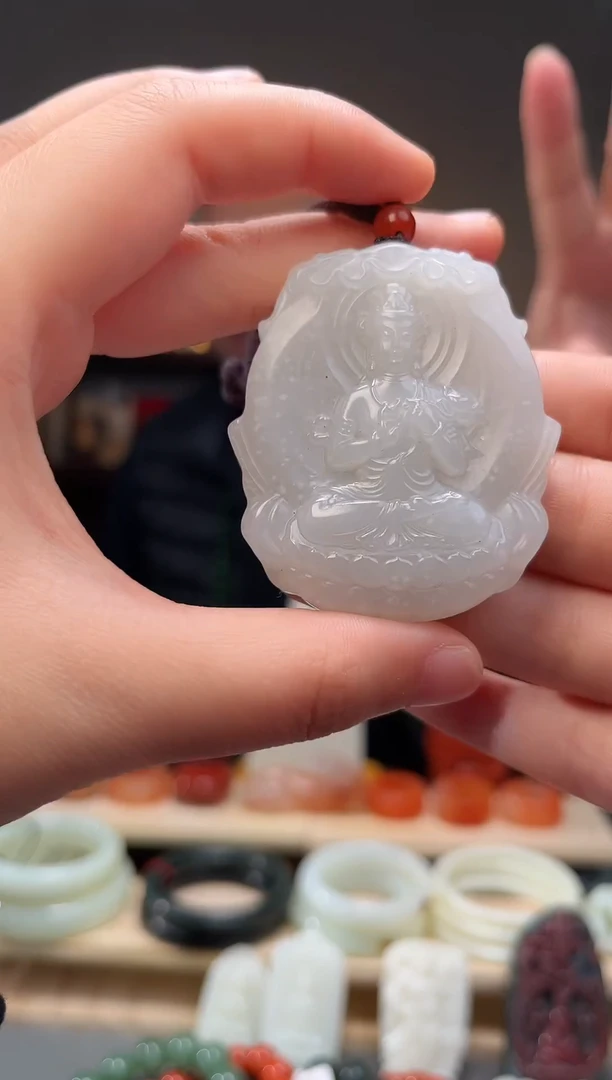 颈饰未镶嵌和田玉吊坠