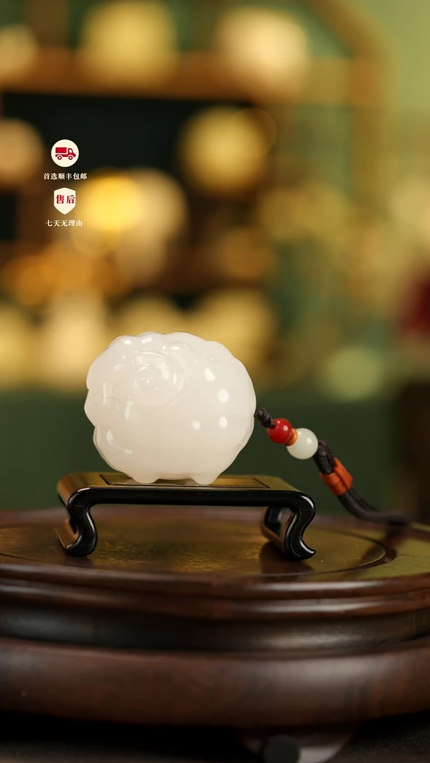 云南石荔枝白雕刻：喜气洋洋白羊把件摆件