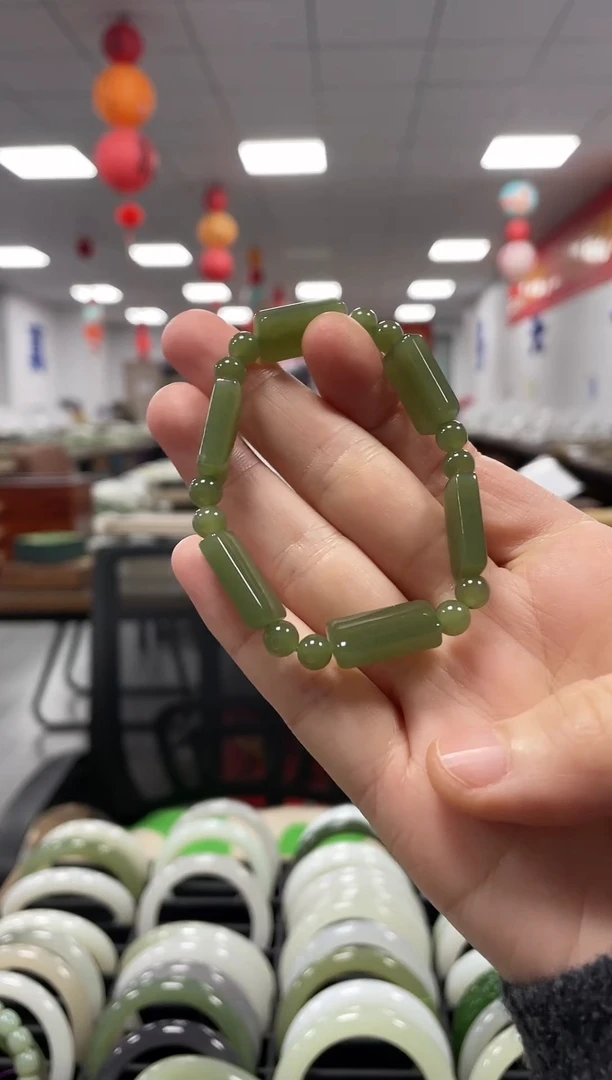 未镶嵌手链和田玉沙枣青手牌手串一件