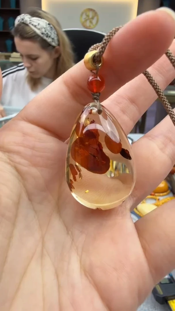 琥珀颈饰未镶嵌437秒拍号 假一罚三