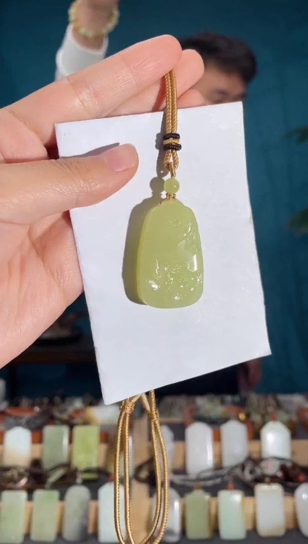 颈饰未镶嵌和田玉1