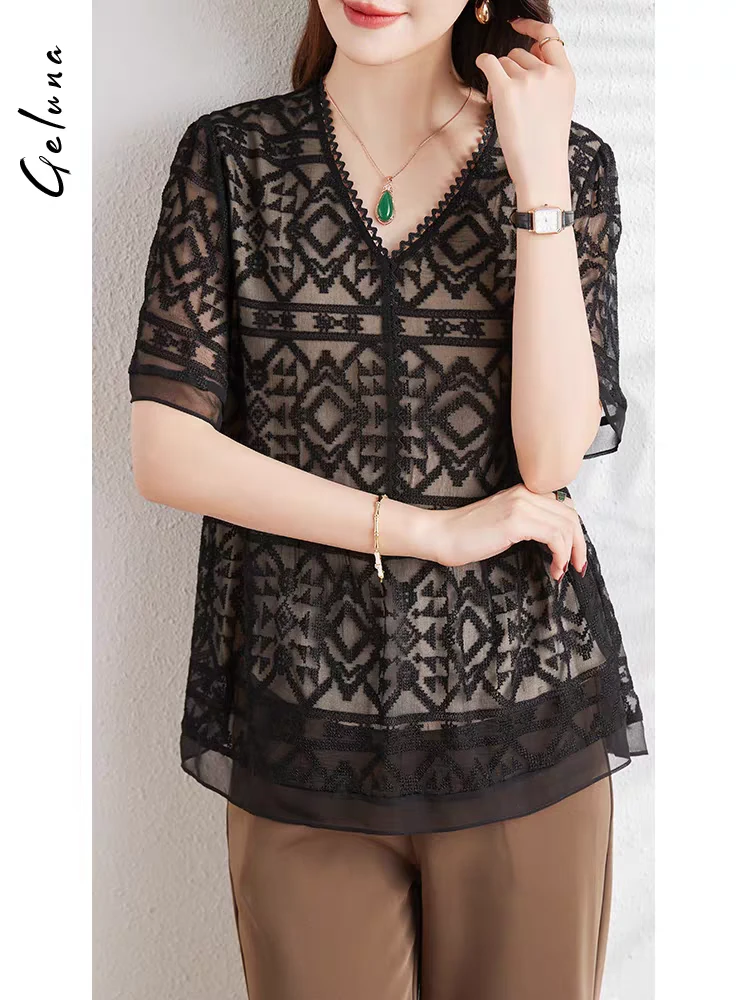 【奥兰多多&杨子家轻奢定制】新款洋气刺绣V领上衣9112