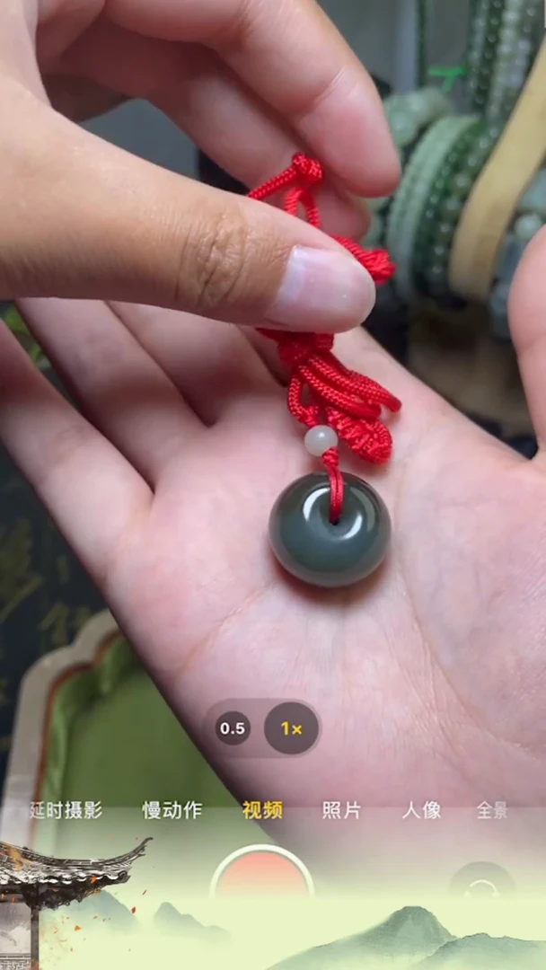 和田玉未镶嵌吊坠(赠链)带糖面包扣