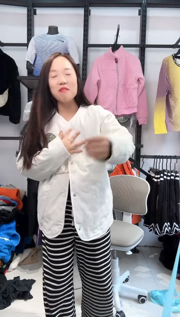 2244 编码  瑕疵直播间过款为准 尺码M