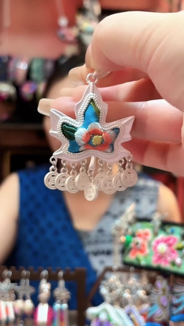 织绣云织谣民族风精美饰品   87