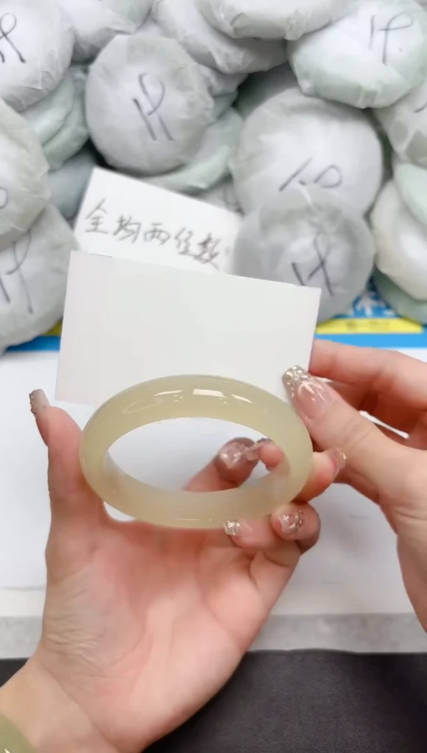 未镶嵌手镯石英质玉60-60.1