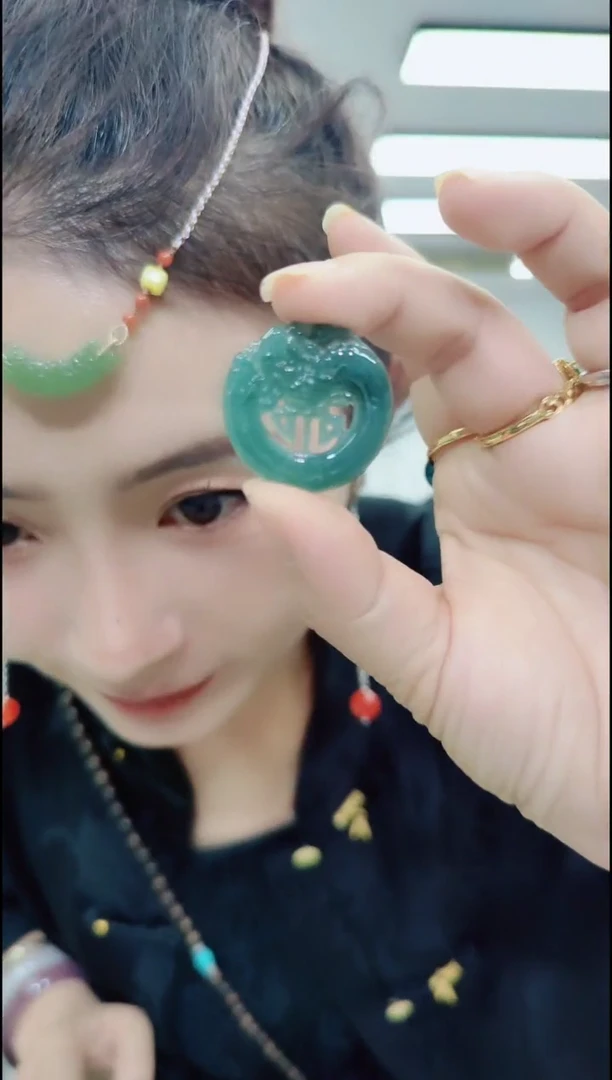 翡翠未镶嵌颈饰04119翡翠雕刻吊坠