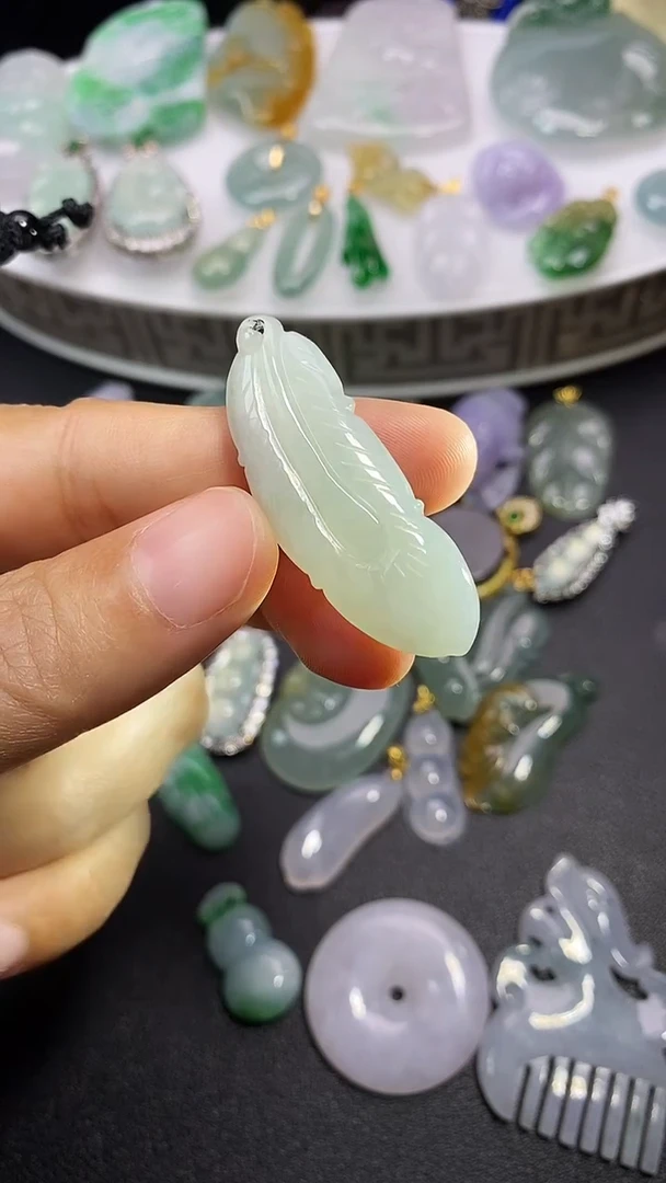 颈饰未镶嵌翡翠吊坠