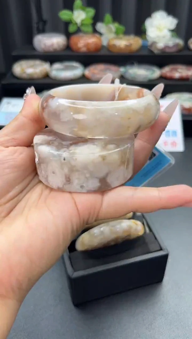 未镶嵌手镯石英质玉（58-59圈口）赠送镯心 无证书