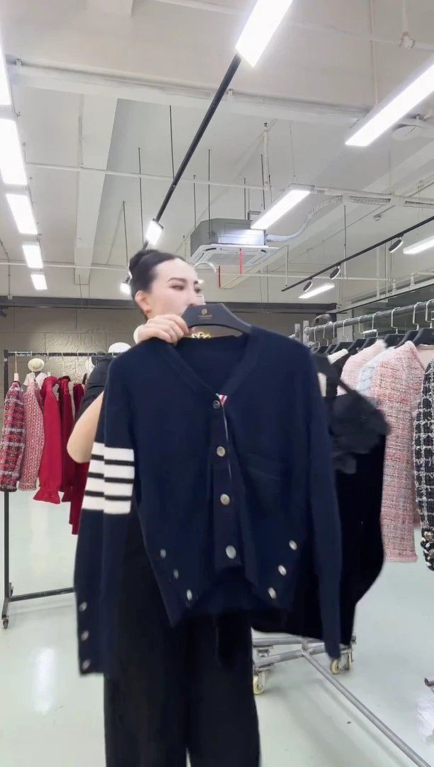 岚子闪购 2025年新款服装上衣 孤品清货 编号076