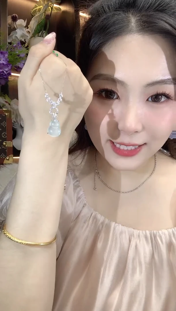 吊坠(不含链)18K金镶嵌翡翠C30翡翠