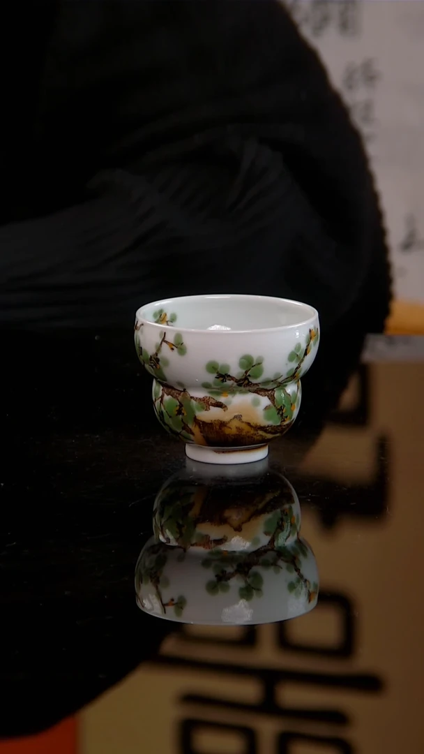 李华手绘釉中五彩绿梅葫芦杯