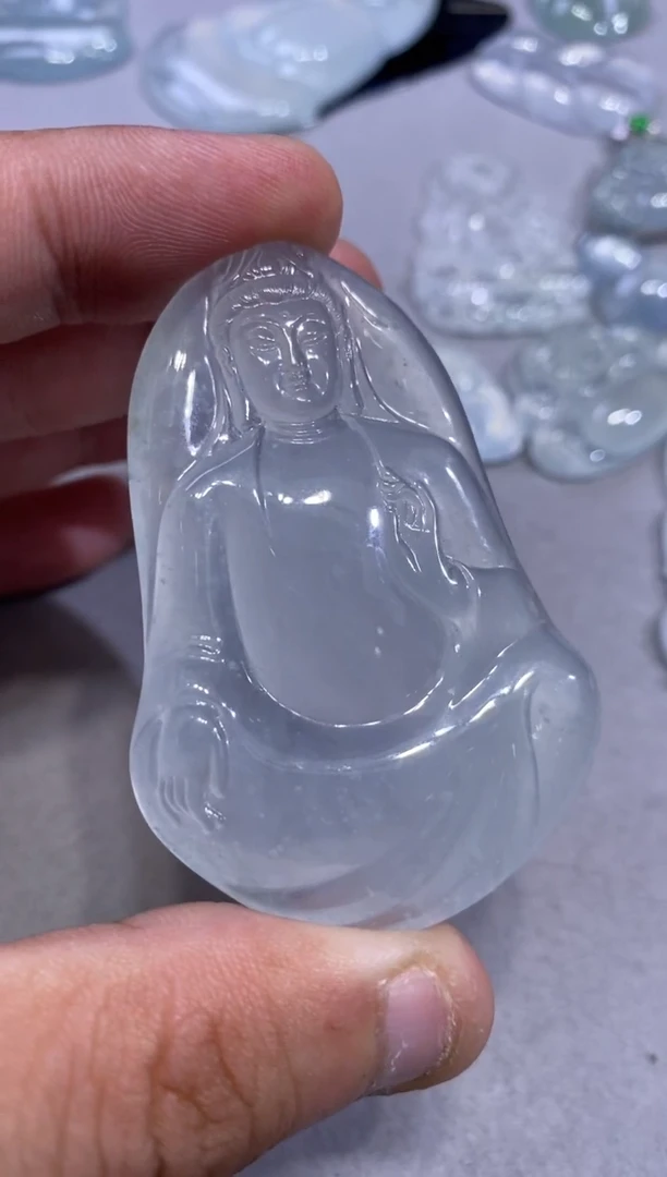 吊坠(不含链)未镶嵌翡翠观音26800   62.0  40.3  5.7