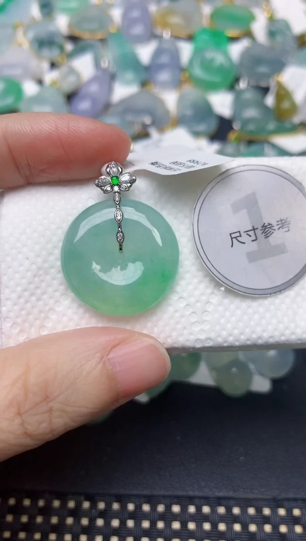 颈饰18K金镶嵌翡翠天然缅甸A货翡翠