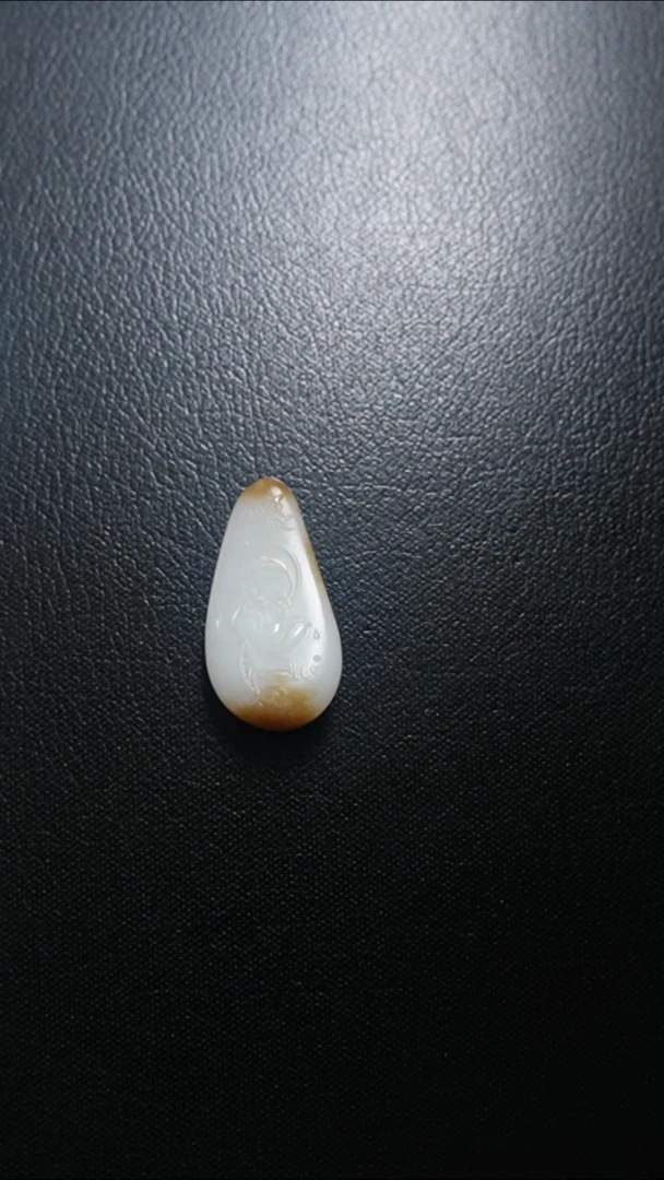 颈饰未镶嵌和田玉莲花吊坠