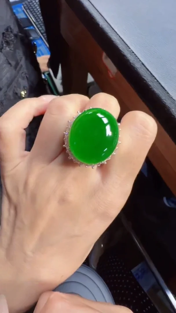 未镶嵌定制翡翠翡翠A货有轻微色差属于正常现象，蛋面多样性发货1