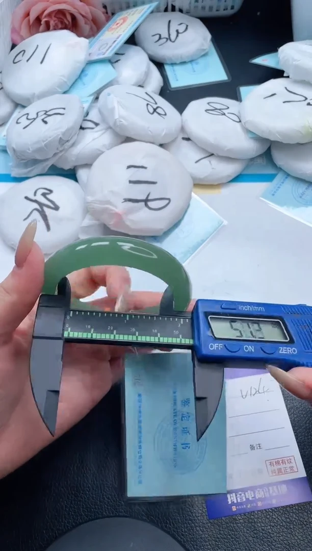 【闪购商品】石英质玉手镯未镶嵌7V124-56