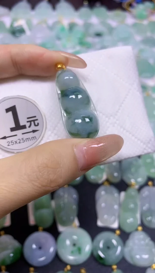 颈饰18K金镶嵌翡翠天然翡翠A货