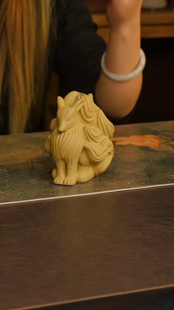 紫砂茶宠黄金段九尾狐