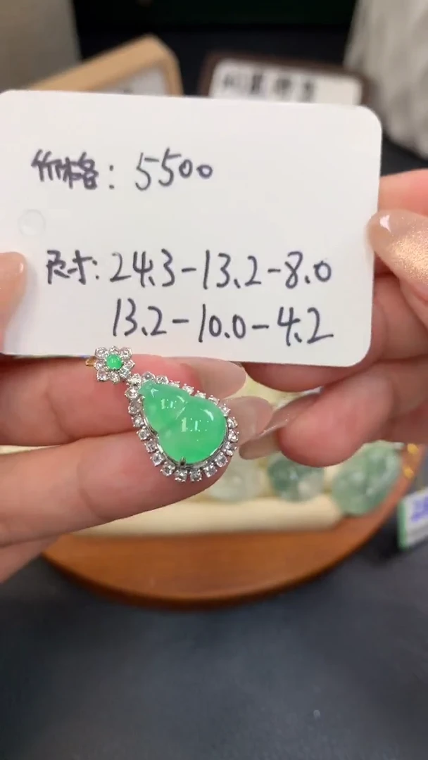 18K金镶嵌定制翡翠D877