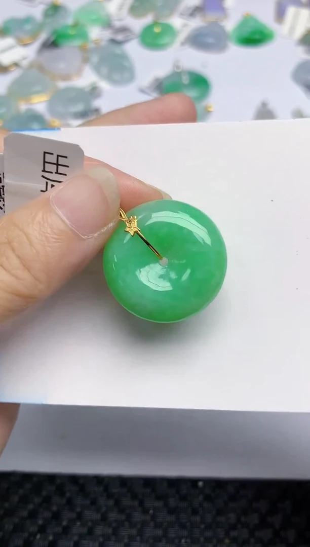 翡翠18K金镶嵌颈饰天然翡翠A货