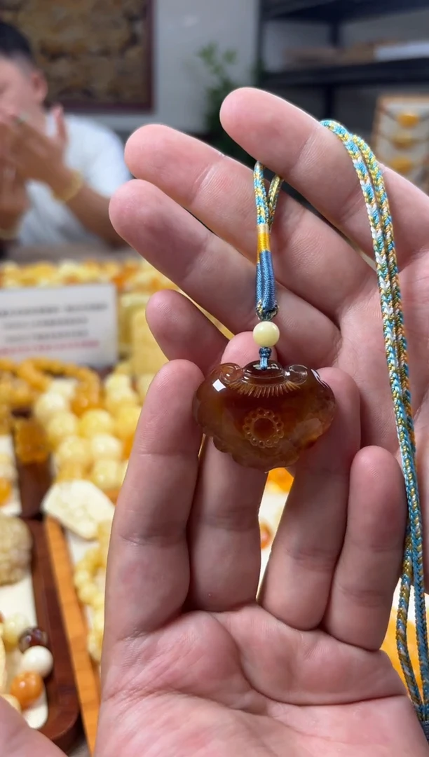 未镶嵌琥珀裸石吊坠7.8g