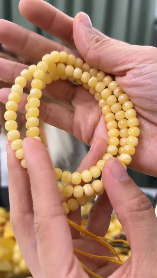 【闪购商品】琥珀手串未镶嵌蜜蜡项链多样性发其中一个