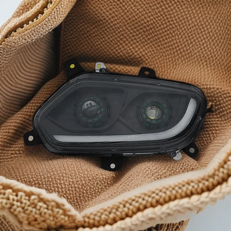 适用于东风天锦KR大灯总成双透镜高亮LED流水转向日行灯货车D560