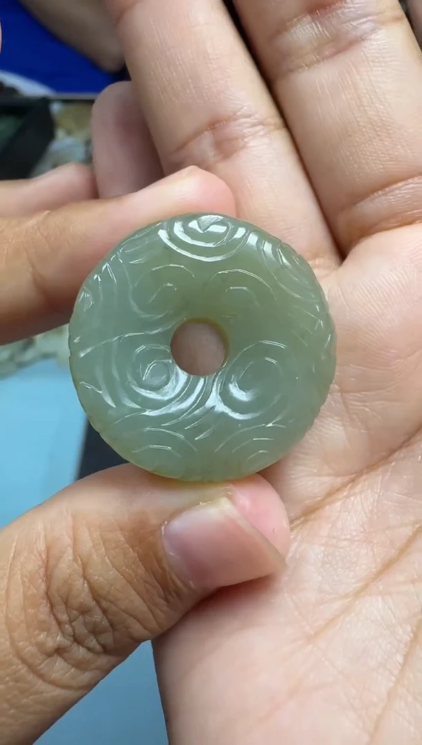 和田玉未镶嵌颈饰1