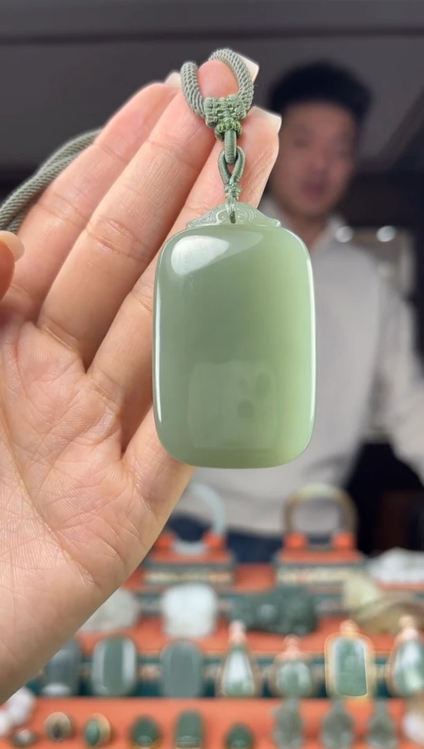 颈饰未镶嵌和田玉佩佩