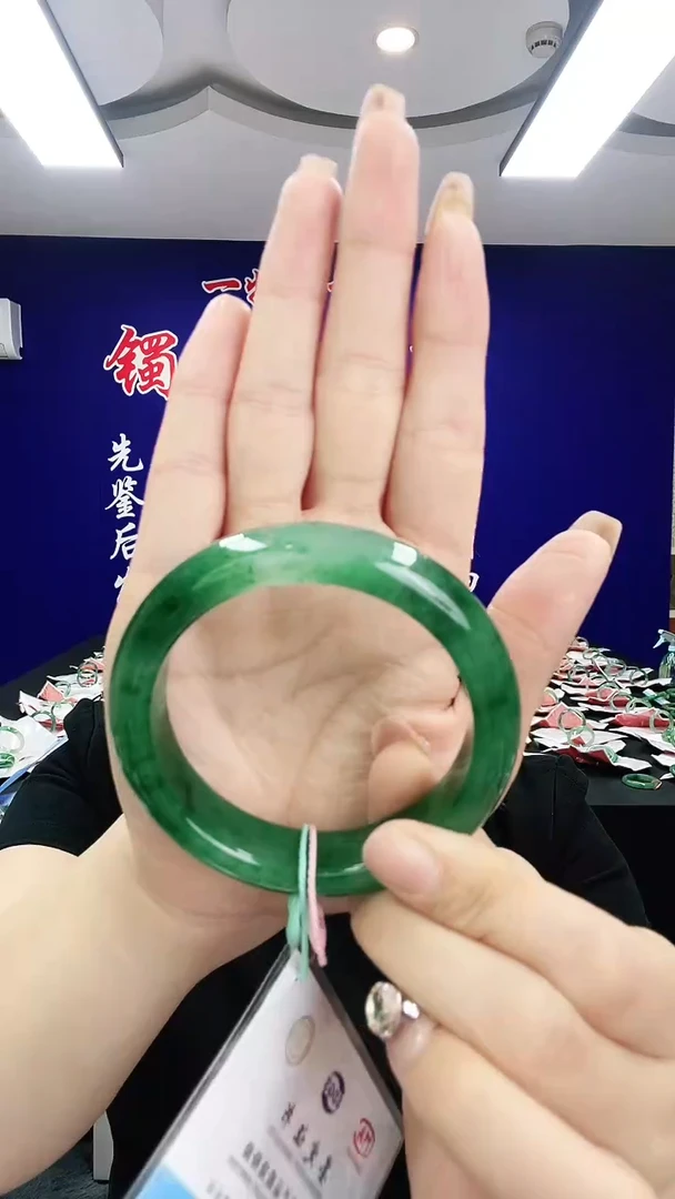 石英质玉（非洲翠）手镯未镶嵌1