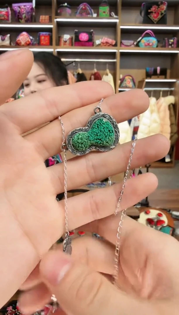 【闪购商品】织绣171蒙阿苏苗绣传承