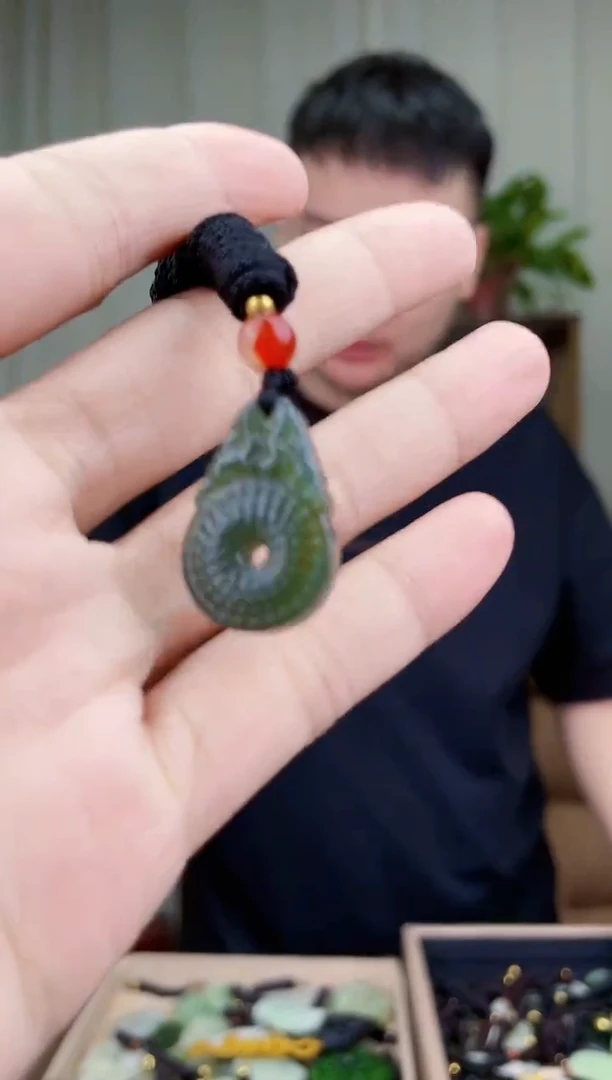和田玉未镶嵌挂件拍一发一，多样性发货！