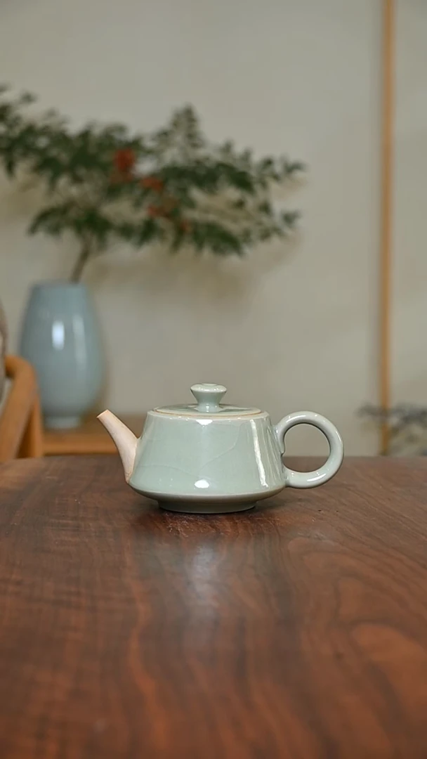 柱础壶 荷叶青釉 微瑕 朱法喜款