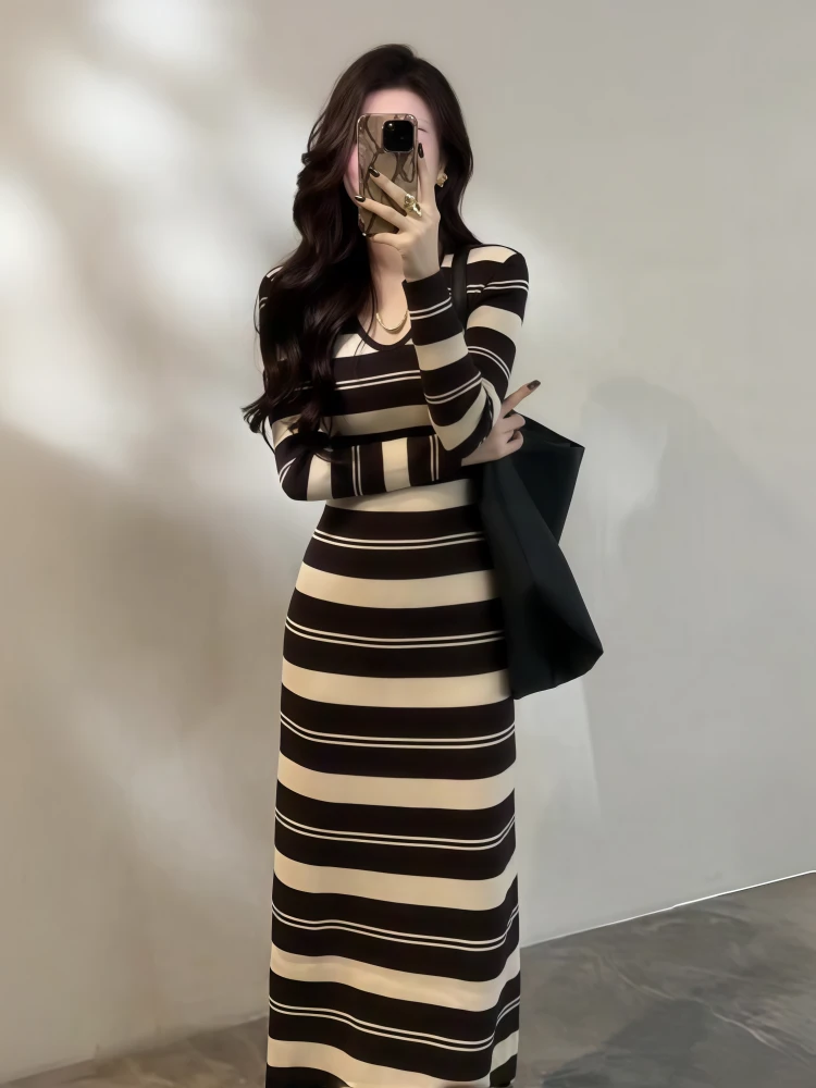 韩版撞色条纹V领长袖连衣裙女装2025秋冬新款小个子收腰包臀长裙
